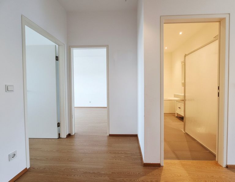 Flur / Zimmer / Badezimmer