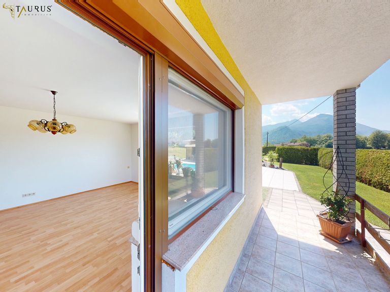 EG Wohnzimmer mit Terrasse