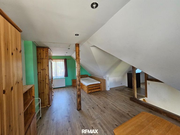 Zimmer im Dachboden (2)
