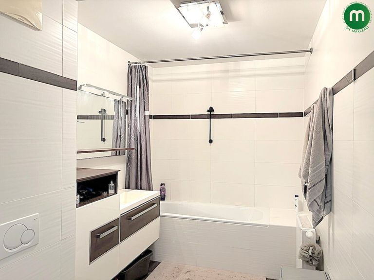 Bad mit Badewanne
