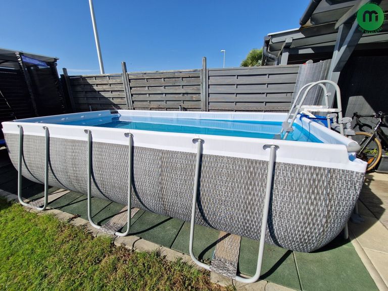 sonniger Pool