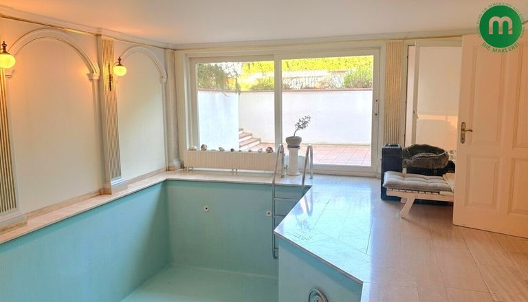 Indoor-Pool