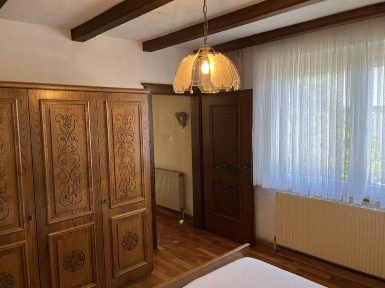 Schlafzimmer angrenzend am Wohnzimmer