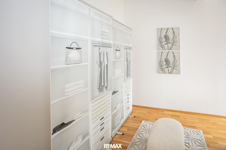 Schrankraum großes Schlafzimmer