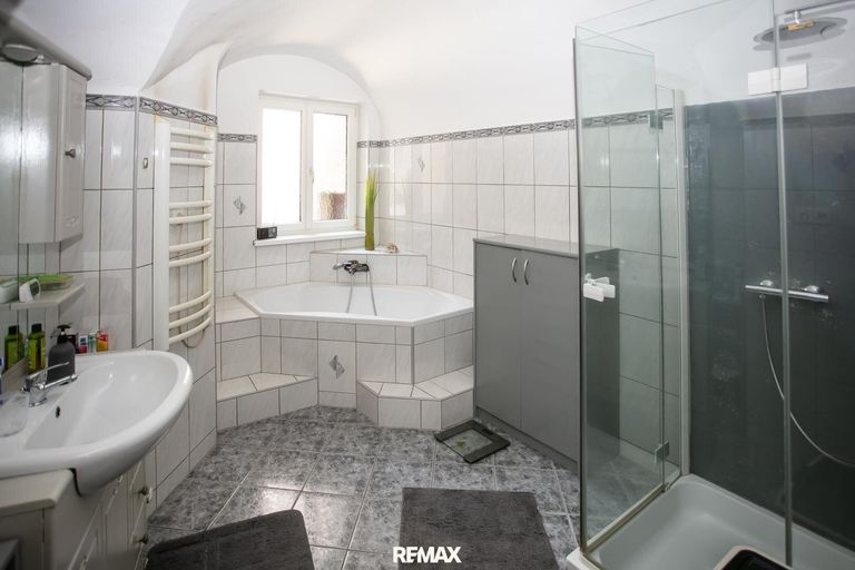 Badezimmer OG_ Steiner Landstr. 50