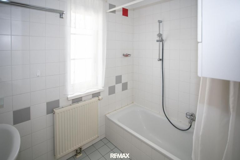Badezimmer Ansicht 1