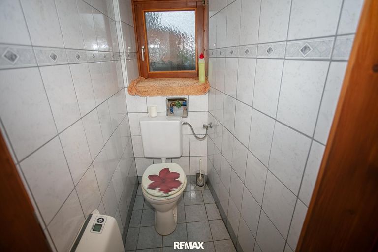WE 2 WC
