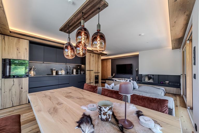 offenes Wohnen/Essen/Kochen mit Kamin