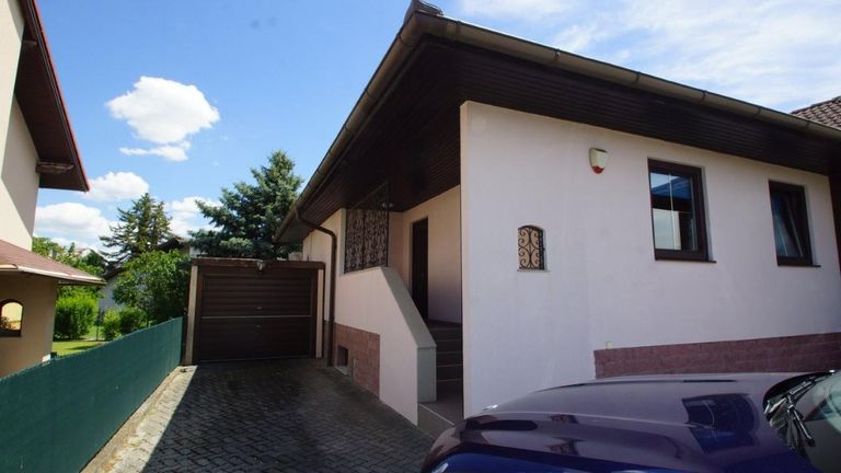 31 Garage Hauseingang EFH 2000