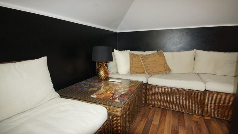 24 DG Couch EFH 2000