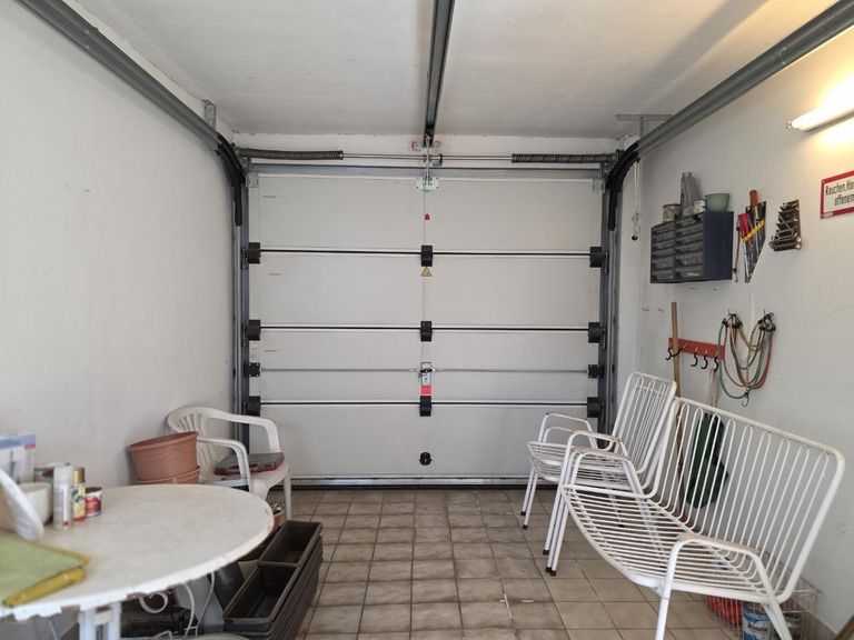 13 MFH 2000 Stockerau - Garage