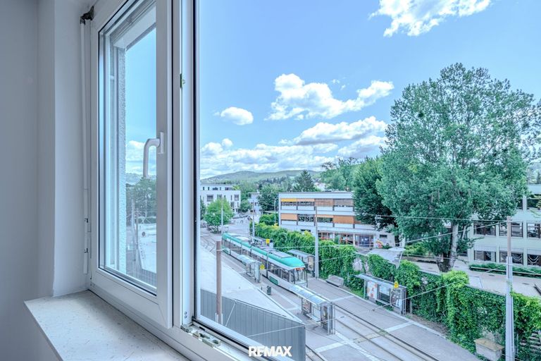 Straßenbahnhaltestelle vor der Tür