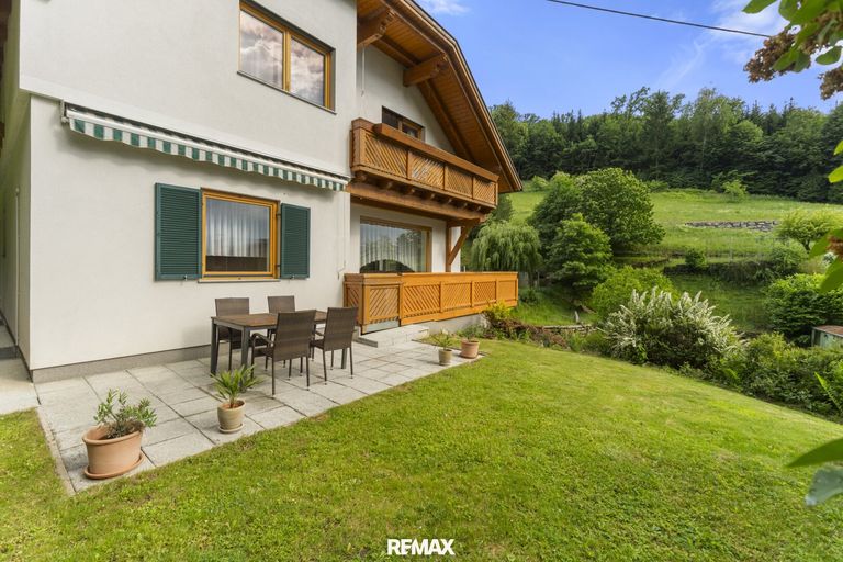 Terrasse mit Garten