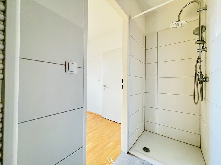 Bad mit Dusche & WC