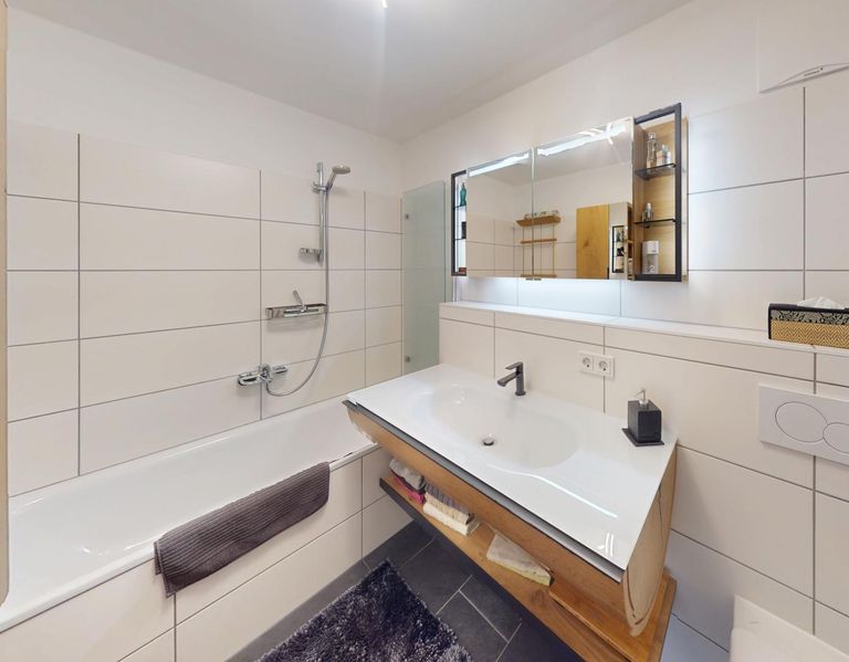 Längenfeld - Wohnung - Badezimmer I