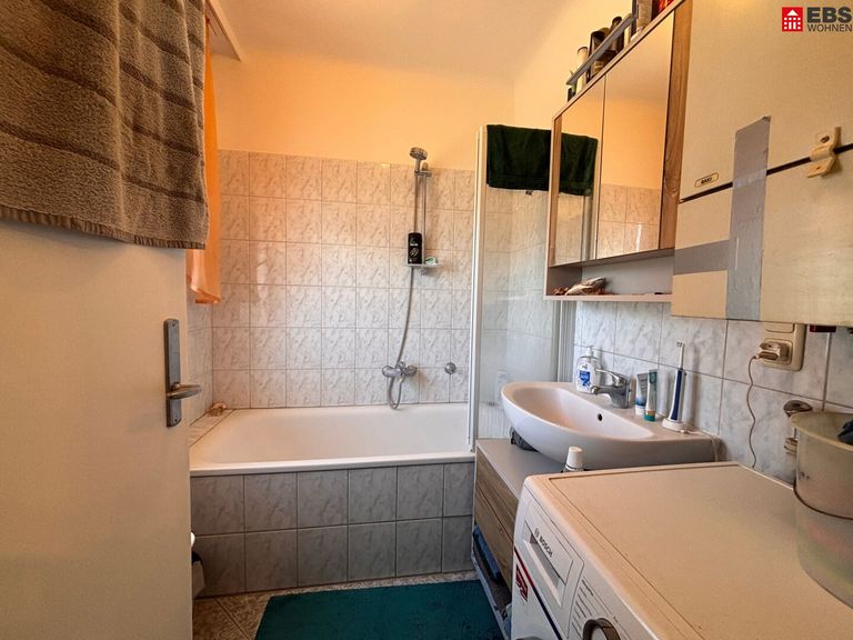 Badezimmer mit Badewanne