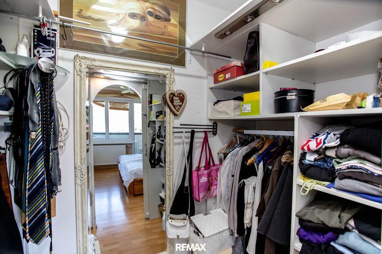 ...begehbarem Kleiderschrank und...
