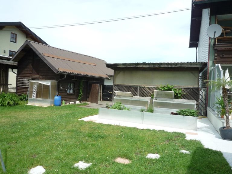 Gemüsegarten mit Garagenhütte