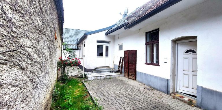 Haus gartenseitig