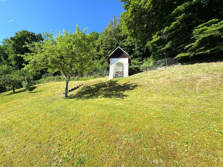 Garten mit Kapelle
