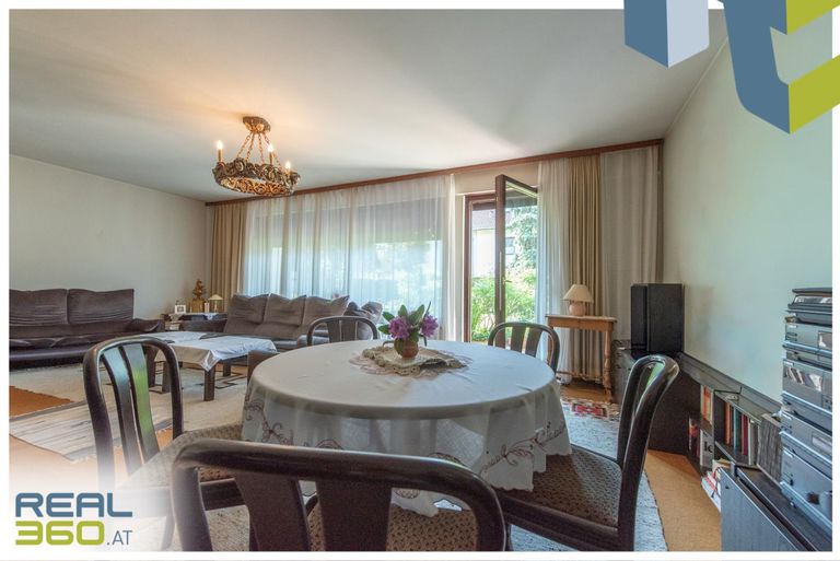 Esstisch im Wohnzimmer
