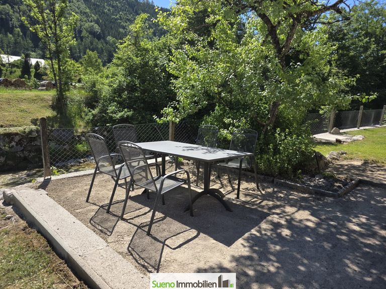 Sitzplatz direkt am Bach mit privater Wasserquelle von der Kremsmauer (Berg)