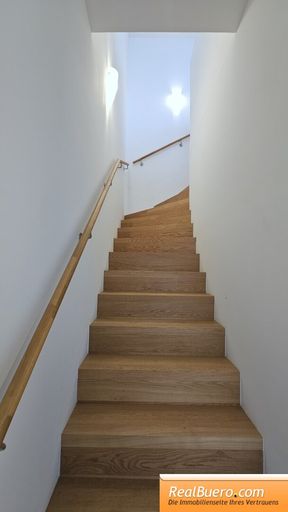 Treppenaufgang zur 2. Ebene - Galerie