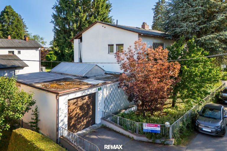 Aussenansicht mit Garage