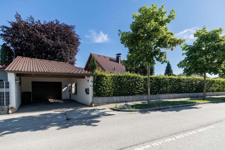 05 Hausansicht von der Straße