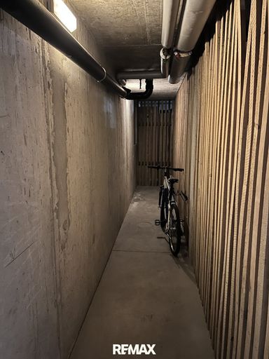 Keller