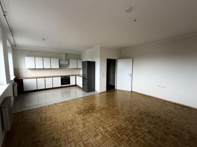 Küche und Wohnzimmer