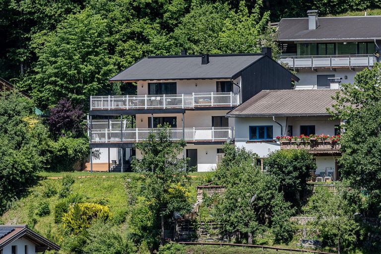 Hausansicht - Modernes Zweifamilienhaus