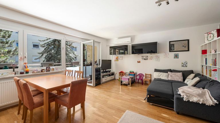 Wohnzimmer mit Loggia