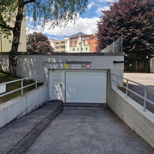 Tiefgarageneinfahrt