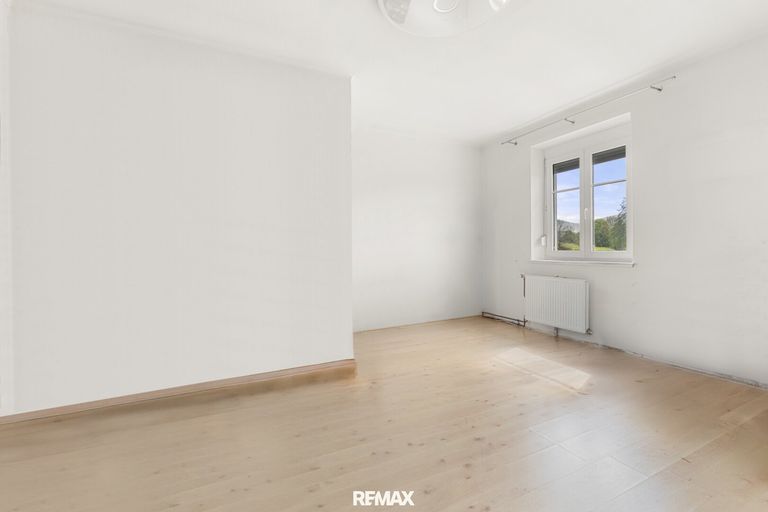 Zimmer 4 (ausgeräumt mit KI)