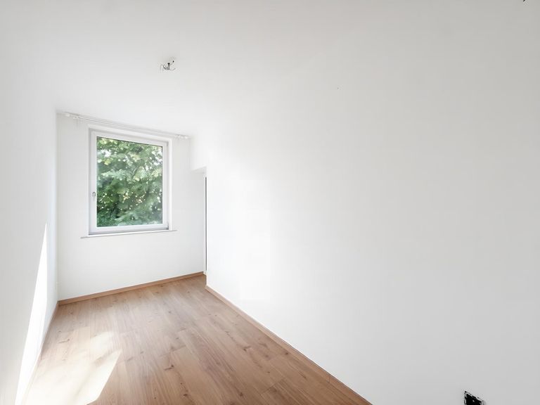 Kinderzimmer/Arbeitszimmer mit Balkon