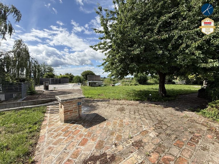 Garten mit Schwimmteich