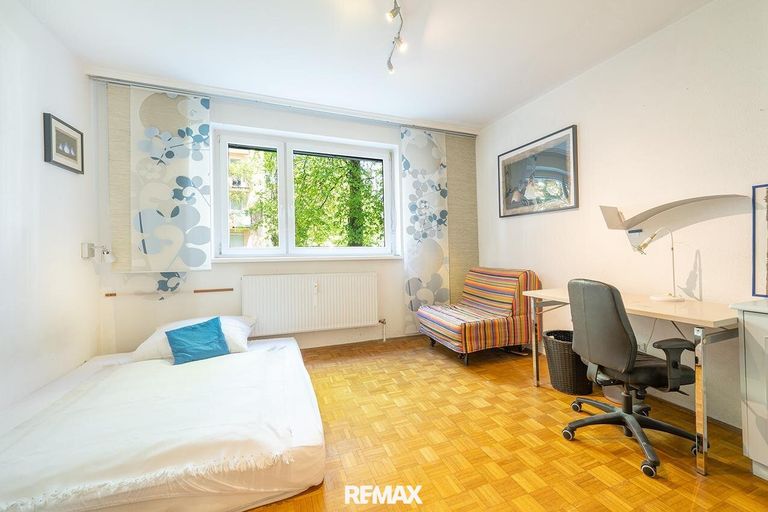 Quadratisches Schlafzimmer 