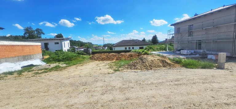 700 m²