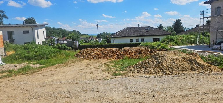 700 m²