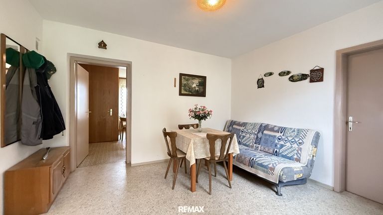 Vorraum Blick Richtung Zimmer
