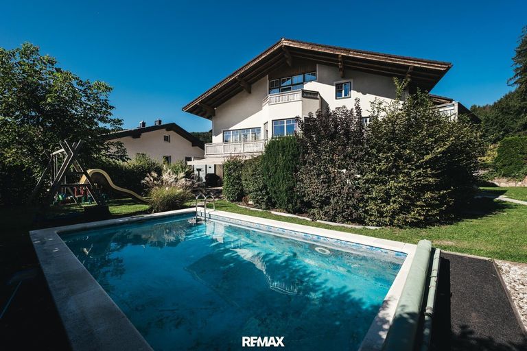 Südansicht mit Pool
