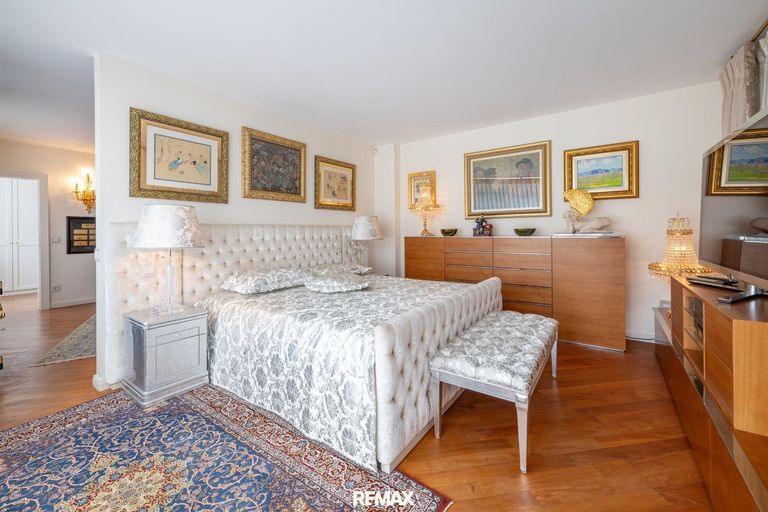 Schlafzimmer mit offener Sicht Büro