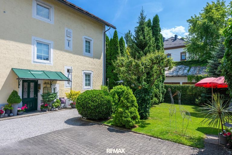 Zugangsbereich mit Gartenteil