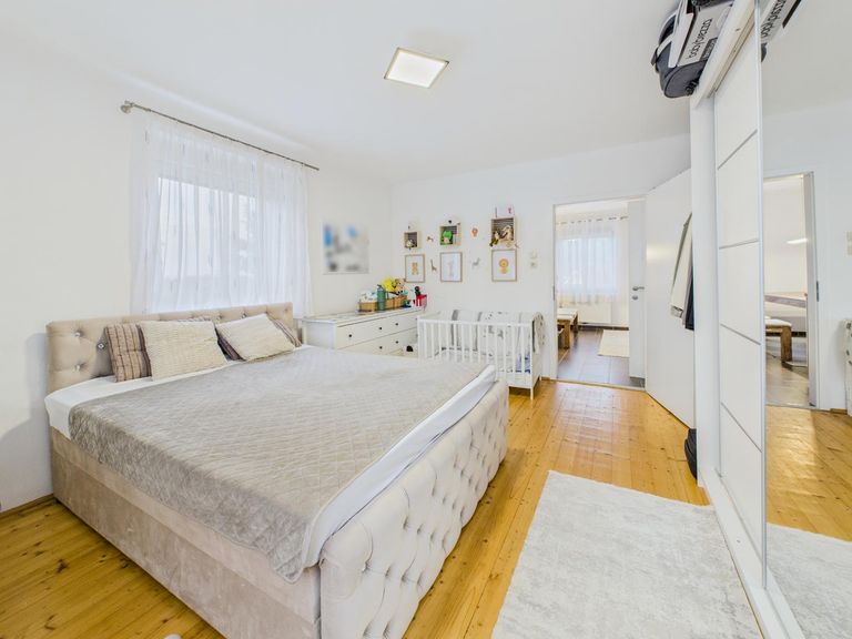Schlafzimmer 4