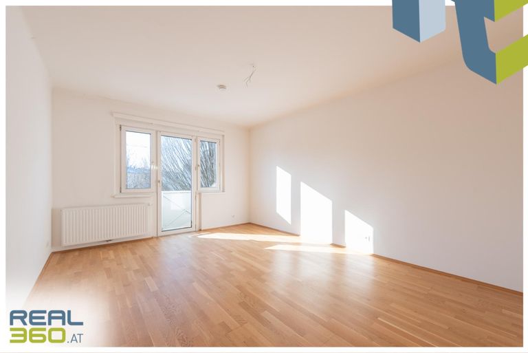 Wohnzimmer oder Schlafzimmer 2 mit Balkonzugang