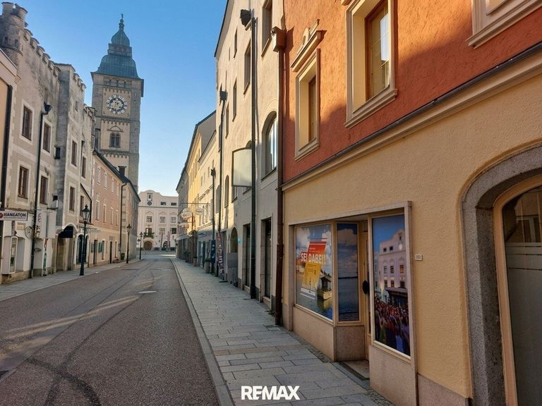 Geschäftslokal mit Blick auf den Stadtturm