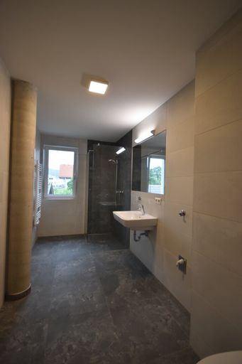 Badezimmer - Modernes 2 Zimmer Appartement mit großer Loggia und Bergblick Miete Grödig Salzburg