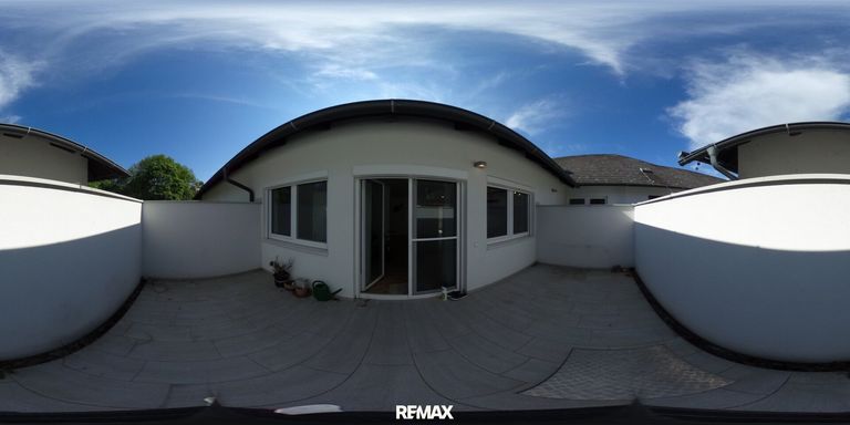 große gemütliche Terrasse