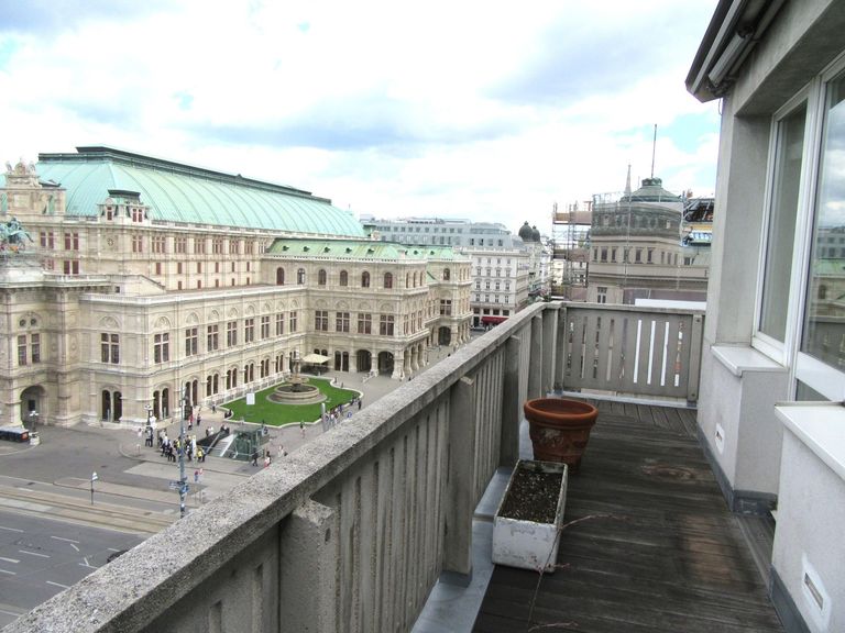 1 BLICK zur OPER
